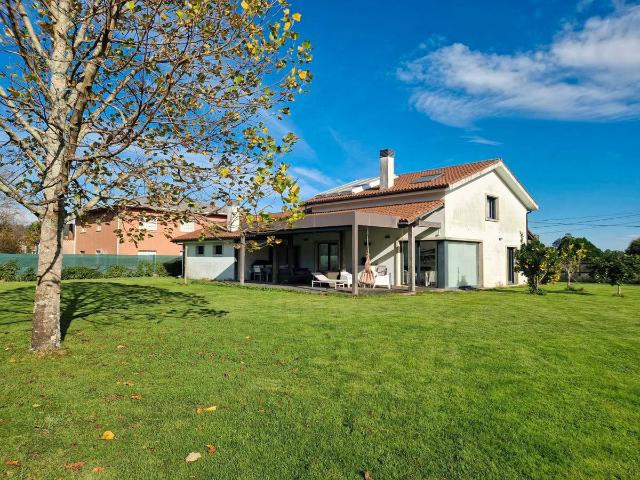 Casa chalet en Venta en Teo