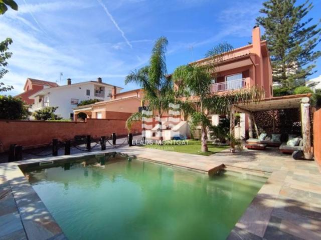 Casa chalet en Venta en Tiana