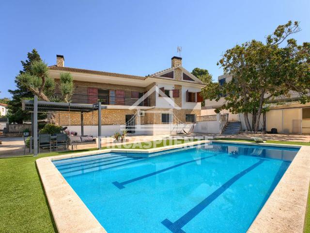 Casa chalet en Venta en Tiana