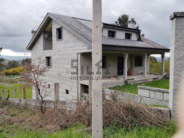 Casa chalet en Venta en Toén