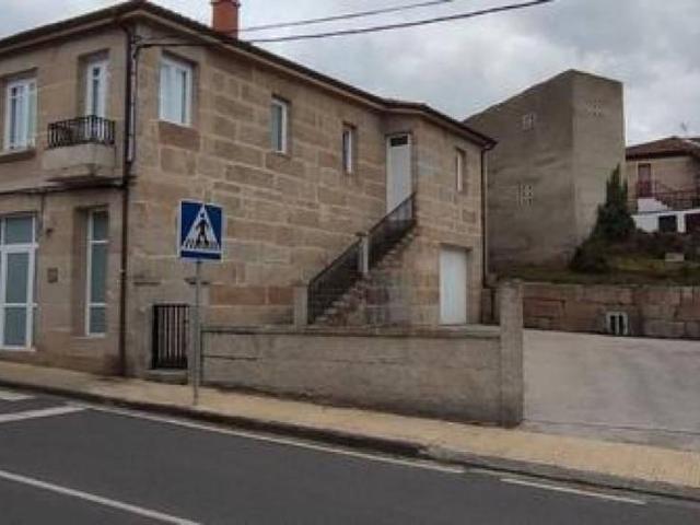 Casa chalet en Venta en Toén