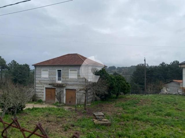 Casa chalet en Venta en Toén