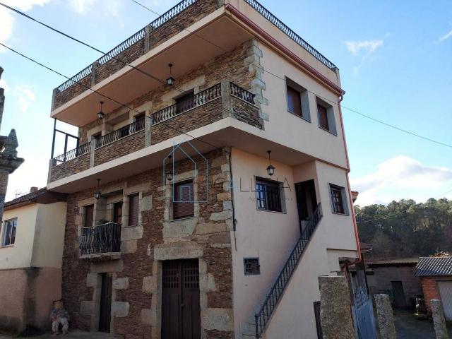 Casa chalet en Venta en Toén