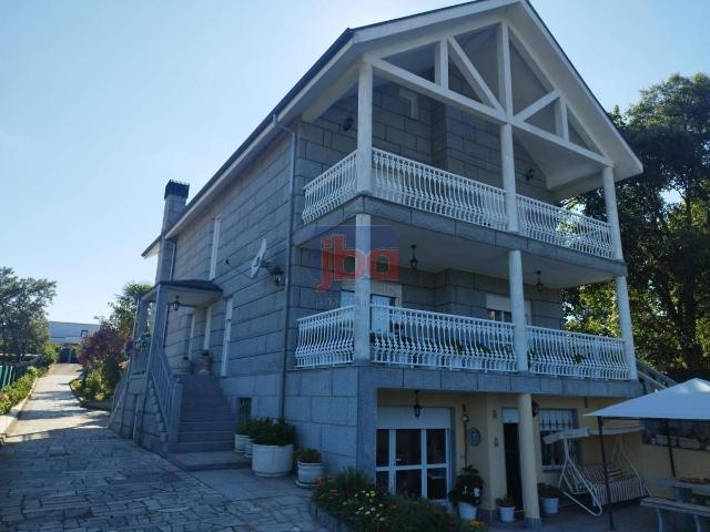Casa chalet en Venta en Toén