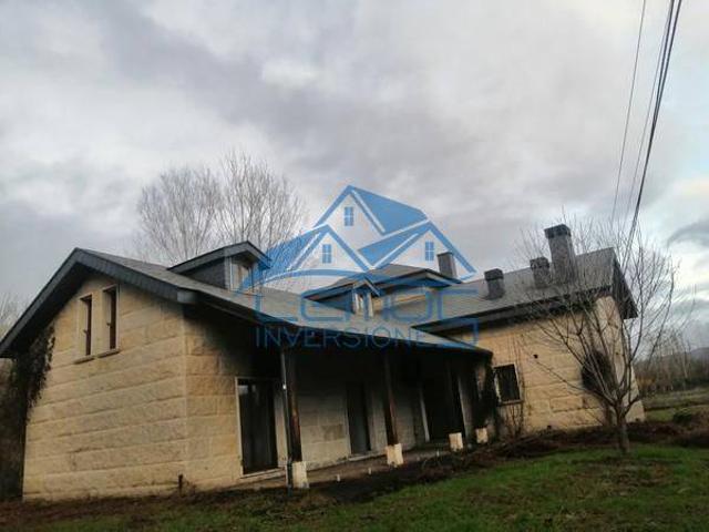 Casa chalet en Venta en Toral de los Vados