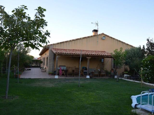 Casa chalet en Venta en Torre del Burgo