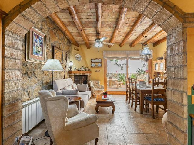 Casa chalet en Venta en Torrelavit