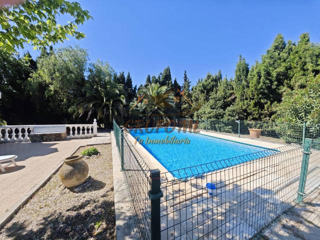 Casa chalet en Venta en Torreperogil