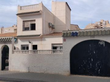 Villa en venta en Calle Marcelina - Chimenea