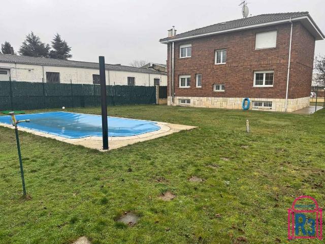 Casa chalet en Venta en Trobajo del Camino