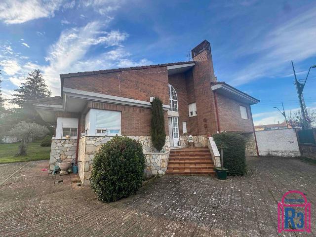 Casa chalet en Venta en Trobajo del Camino