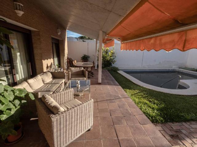 Casa chalet en Venta en Umbrete