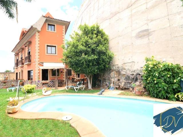 Casa chalet en Venta en Urbanización Anaga