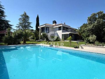 Casa chalet en Venta en Urbanización Este Montepríncipe