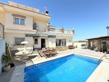 Casa chalet en Venta en Urbanización Santa Rosa