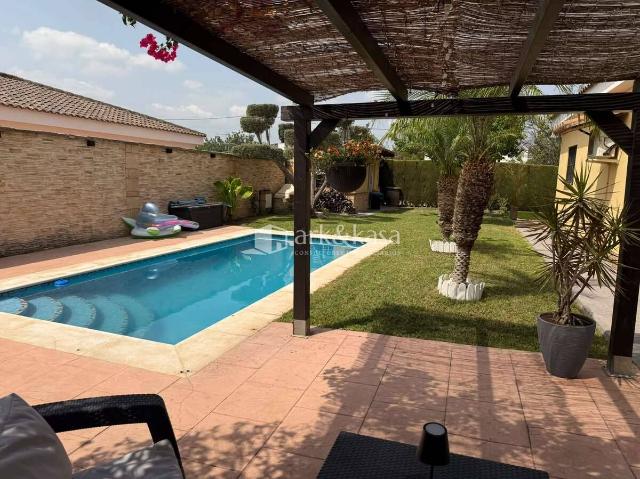 Casa chalet en Venta en Urbanizaciones