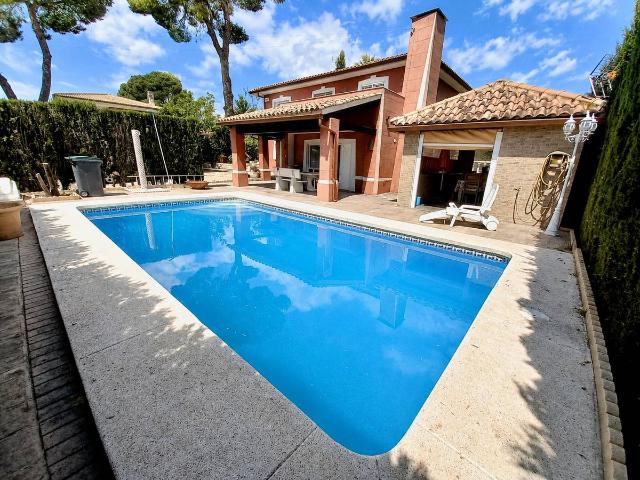 Casa chalet en Venta en Urbanizaciones