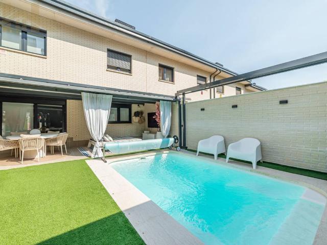 Casa chalet en Venta en Urbanizaciones