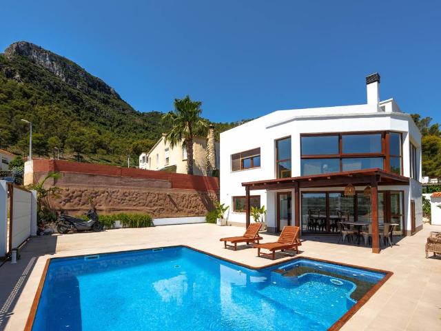 Casa chalet en Venta en Urbanizaciones