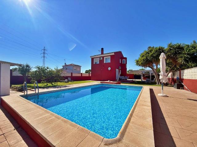 Casa chalet en Venta en Urbanizaciones