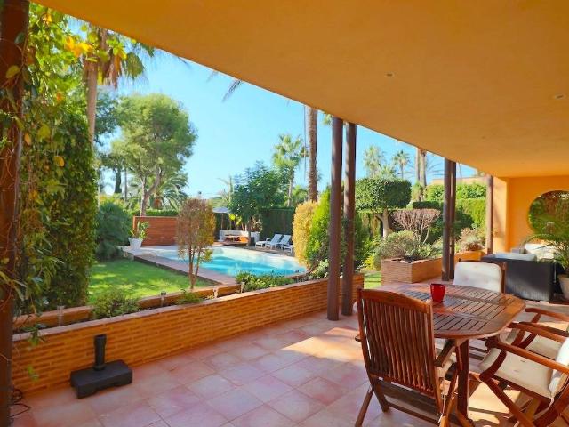 Casa chalet en Venta en Urbanizaciones
