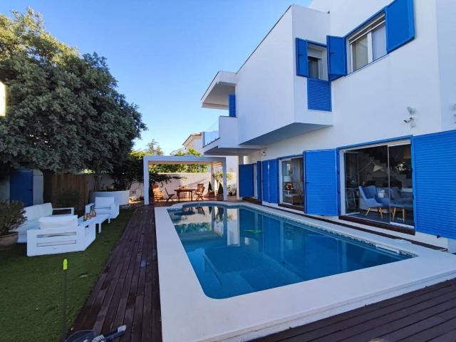 Casa chalet en Venta en Urbasur