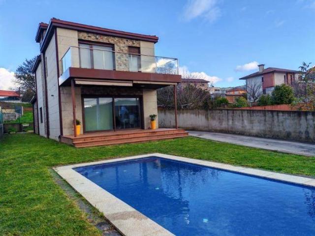 Casa chalet en Venta en Valadares Beade