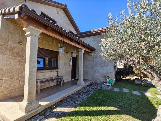 Casa chalet en Venta en Valadares Beade