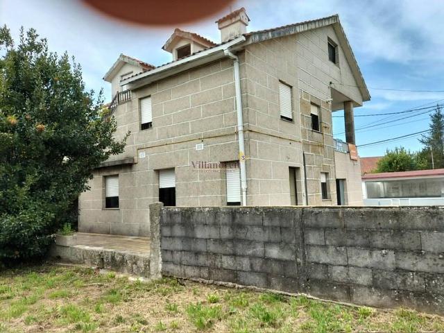 Casa chalet en Venta en Valadares Beade