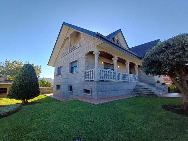 Casa chalet en Venta en Valadares Beade