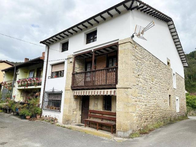 Casa chalet en Venta en Valdáliga