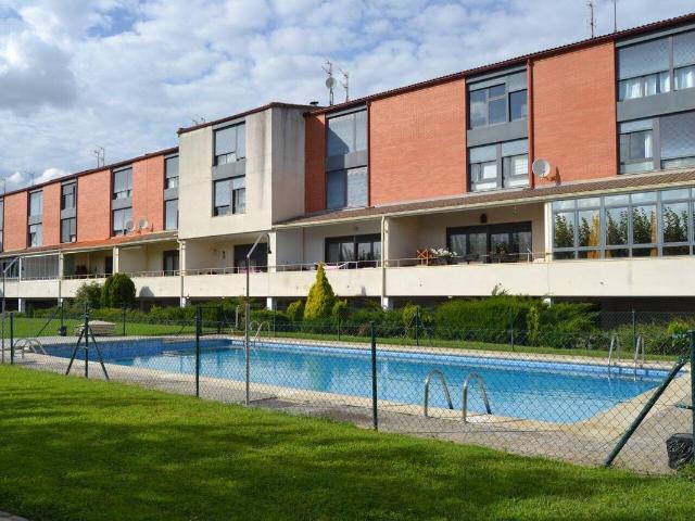 Casa chalet en Venta en Valdefresno