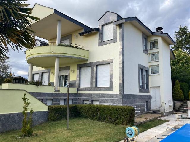 Casa chalet en Venta en Valdefresno