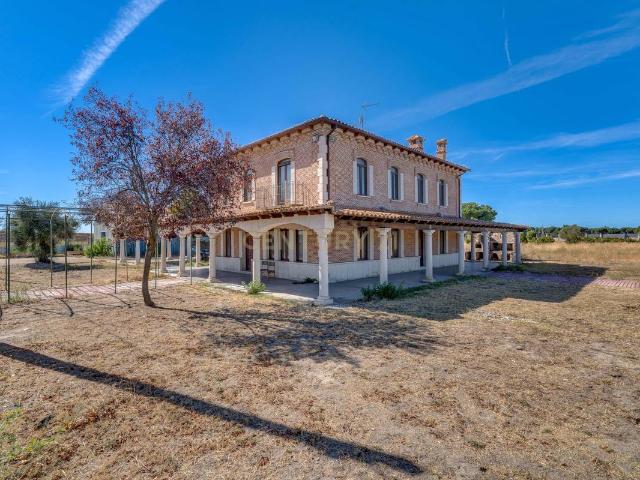Casa chalet en Venta en Valdestillas