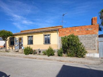 Casa chalet en Venta en Valdestillas