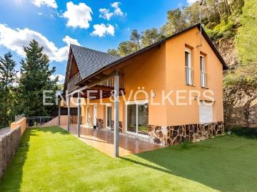 Casa chalet en Venta en Vallirana
