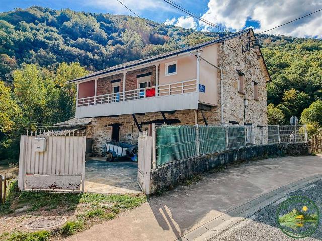 Casa chalet en Venta en Vega de Valcarce