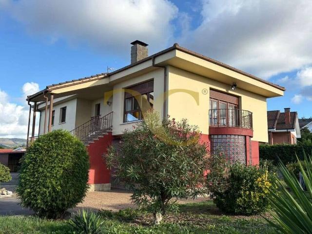 Casa chalet en Venta en Vega