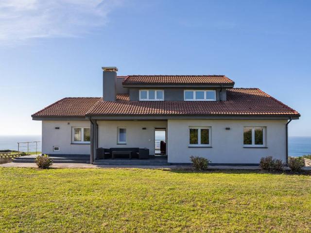 Casa chalet en Venta en Verdicio Bañugues Cabo Peña