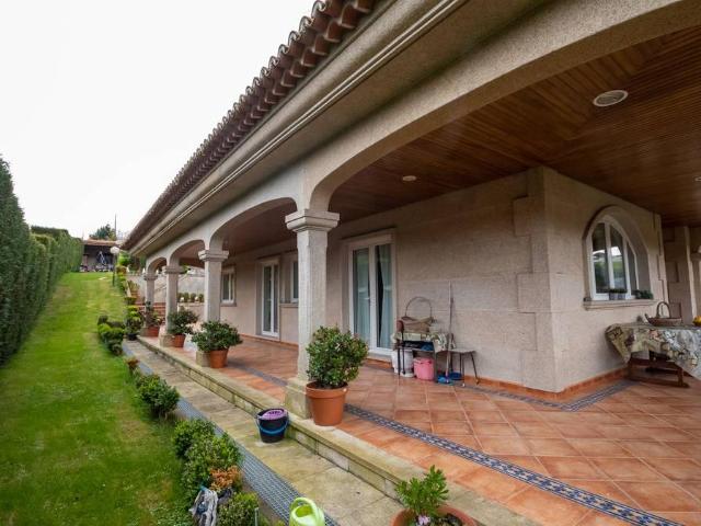 Casa chalet en Venta en Vilaboa Sur