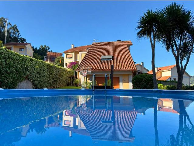Casa chalet en Venta en Vilaboa