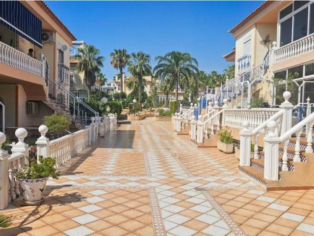 Casa chalet en Venta en Villamartín Las Filipinas