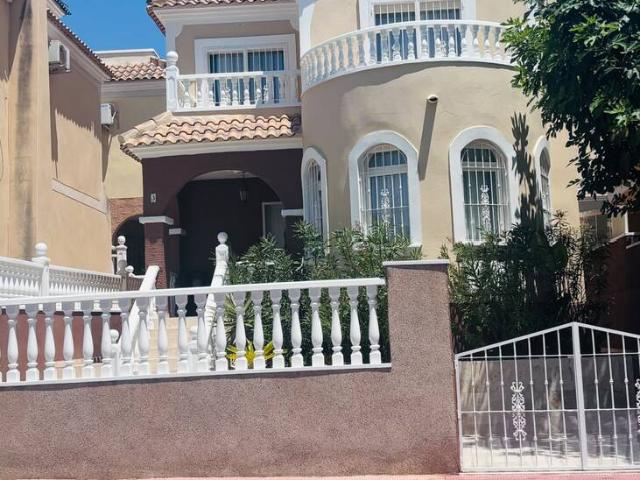 Casa chalet en Venta en Villamartín Las Filipinas