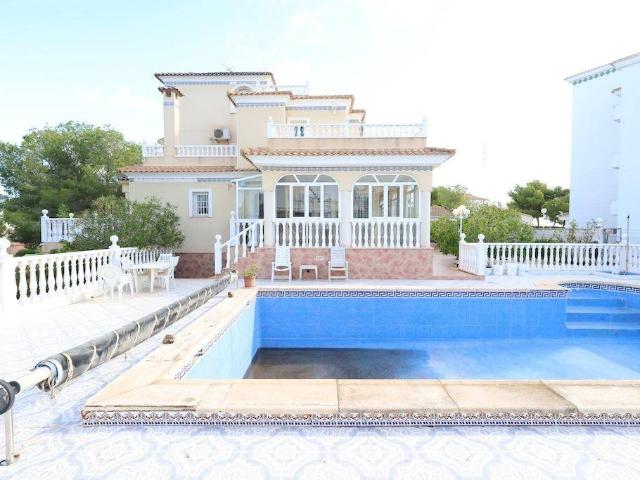 Casa chalet en Venta en Villamartín Las Filipinas