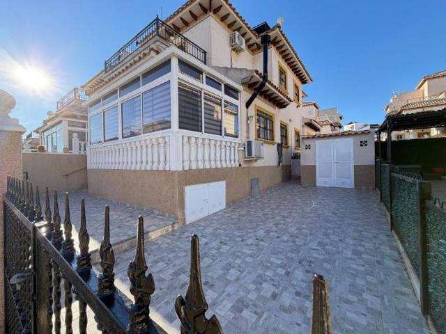 Casa chalet en Venta en Villamartín Las Filipinas