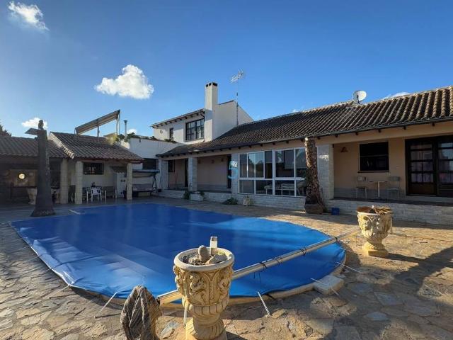 Casa chalet en Venta en Villamartín Las Filipinas