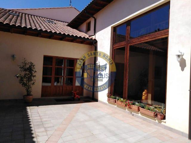 Casa chalet en Venta en Villaquilambre