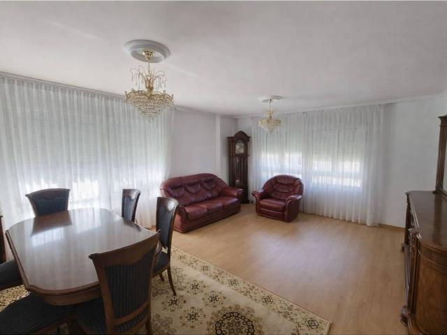 Casa chalet en Venta en Villaquilambre
