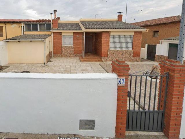 Casa chalet en Venta en Villasabariego