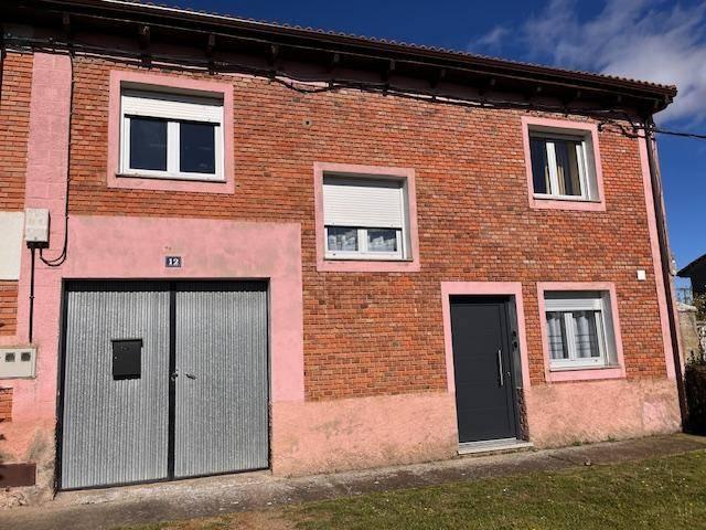 Casa chalet en Venta en Villaturiel